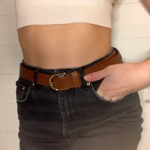 Skärp - Brunt skärp från hm 50kr+ 22kr i frakt💓💓