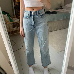 Zara jeans, jag är 164/165 cm, kontakta för mer info 