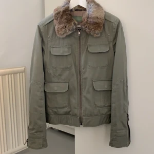 Zadig&Voltaire jacka  - Zadig&Voltaire jacka fint skick, lättfodrad . Strl XS-S