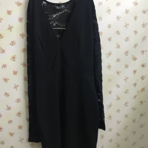 Svart klänning. - Använd 1 gång. Bra skick.