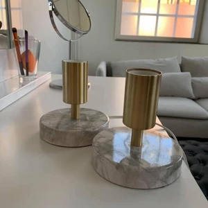 Lampfötter - Säljer två stycken lampor från Ellos. Nypris är 299kr styck, jag säljer båda för 299kr 🤩