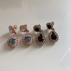 Lilly and rose  - Lilly and rose örhängen jättefint skick paketpris 300kr köparen betalar frakt om det ska skickas .. 