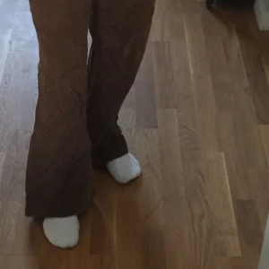 Bruna manchesterbyxor - Jag är storlek XS och de sitter lite stort på mig, jätte sköna. Du står för frakt.