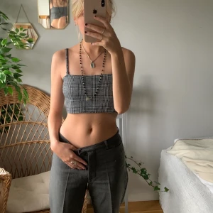 rutig crop top - avtagbara axelband!