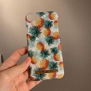 Ett jättefint ananas skal från ideal of Sweden. Säljer för att jag har skaffat ny mobil. Köparen står för frakt
