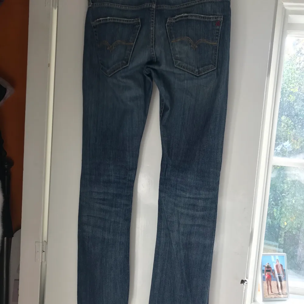 Replay jeans, lågmidjade straight fit. Unika snygga jeans som inte passar längre. Som nya men en snygg 90-tals modell! Storlek w.25 L.32. Jeans & Byxor.