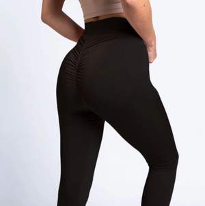 Fina leggingsen ”Do whatever” från Madlady, endast använda 1 gång!  Storlek S, men stretchiga med 8% elastan. ☺️