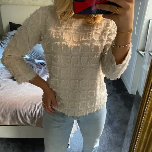 Topp - Topp med snygga detaljer 