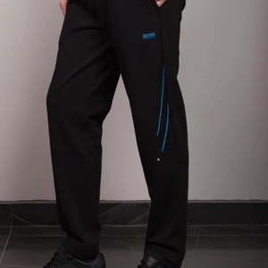 Hugo boss byxor - Tröjan till byxorna finns också👍🏻 Storlek M i båda