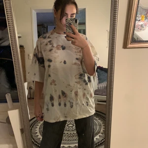 cool tröja - Skit ball tröja som jag inte får användning för! Prislapp kvar (nypris 259kr) från zara, herravdelningen! passar både tjej och kille! Säljer för 150kr 