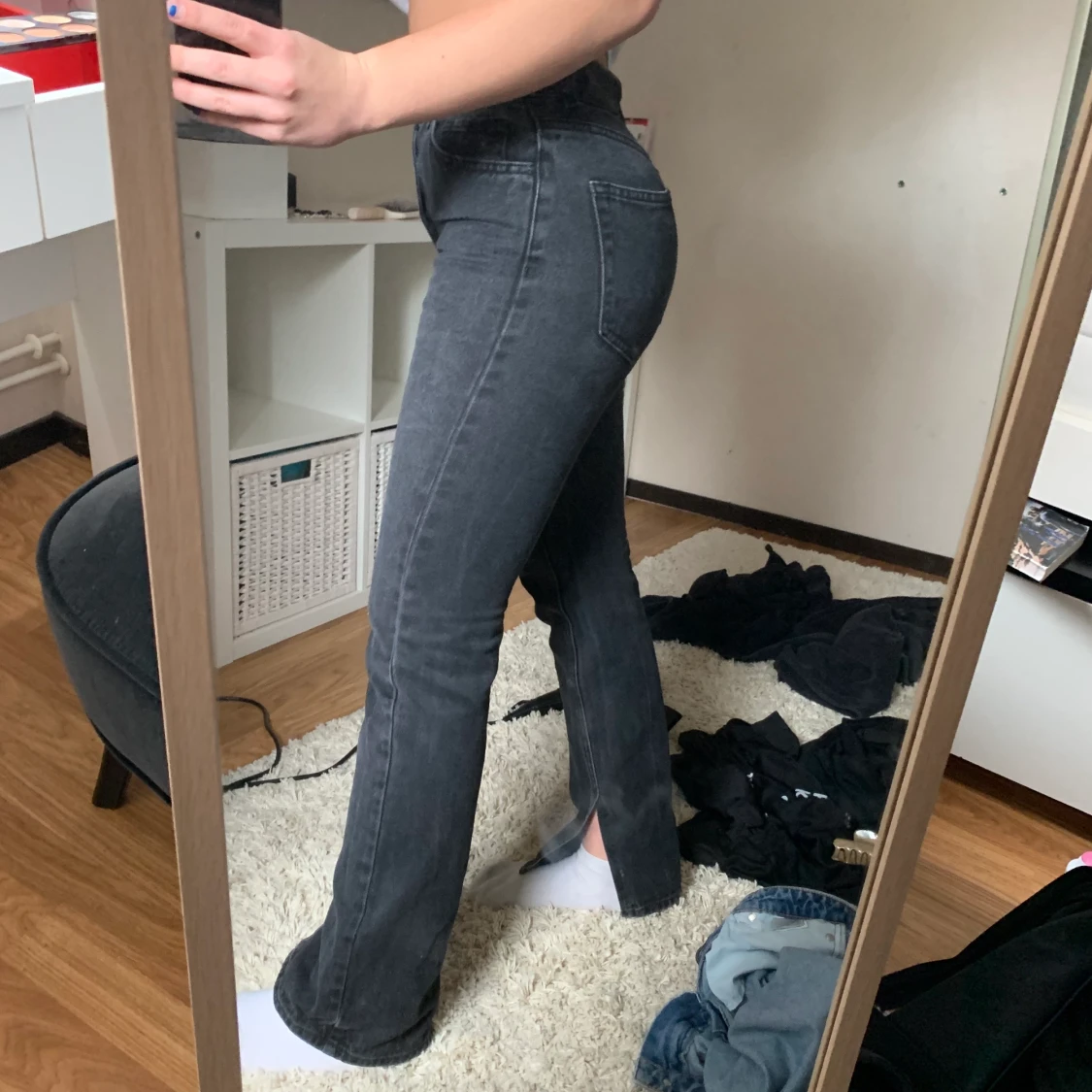 svarta jeans med slits - 91