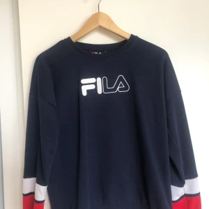 Sweatshirt från fila - Tröja från fila, storlek m, pris 50kr