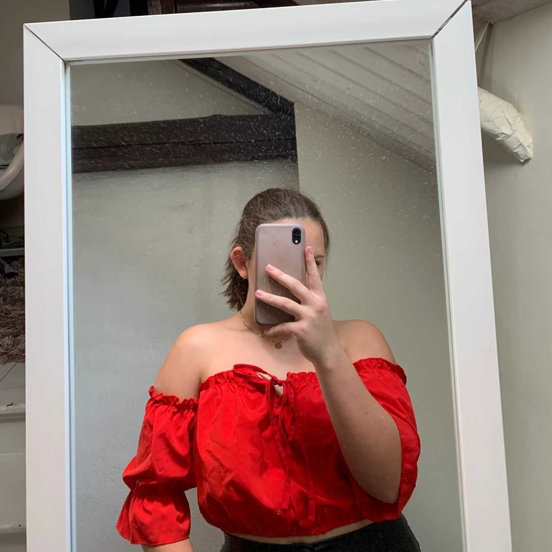 Röd croppad och of shoulder top