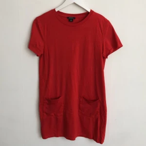 T-shirt dress - Säljer en fin t-shirtklänning från Monki då den inte längre används. Använd några gånger men är i fint skick! 💫