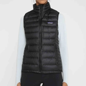  - Patagonia väst, nyskick! Storlek M. Nypris 1800 kronor, 1200 kr säljer jag den för