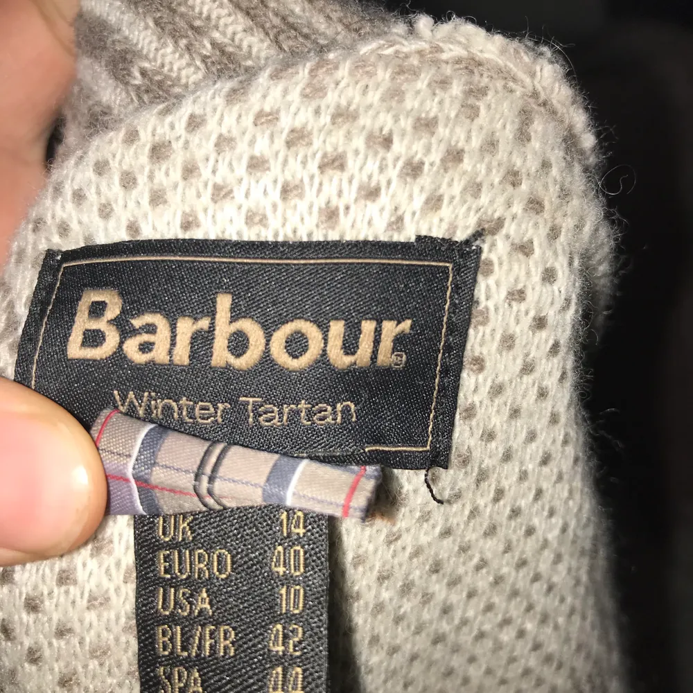 Jätte fin o mysig ulltröja från barbour den är mjuk och bekväm o kragen är inte för tight. Tröjor & Koftor.