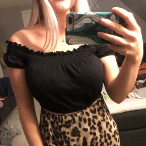 En jätte fin kropad topp,  - En jätte söt topp som är använd ett fåtal gånger!