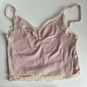 Rosa linne - Rosa ribbat linne med spets, fri frakt✨