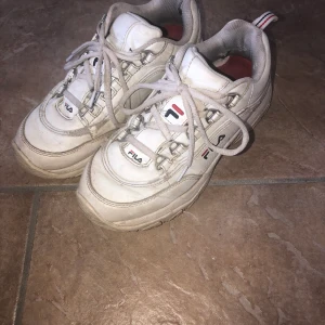 Fila skor - Väl använda FILA skor. Inget större fel på dem men dem är lite slitna. Storlek 37