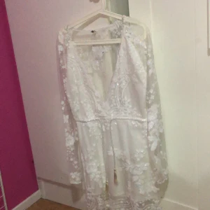 Klänning  - En jätte fin helt oanvänd klänning, är helt oanvänd !