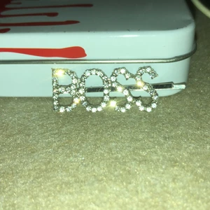 Hårsmycke - Hår smycke ”boss” endast använd vid ett tillfälle!💕