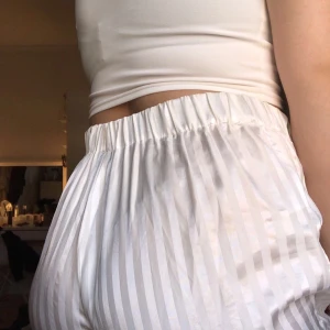 Pyjamasbyxor  - Dessa pyjamasbyxor hör ihop med det liknande linnet längre ner på min sida men dessa är förstora för mig och kommer därför inte till användning 