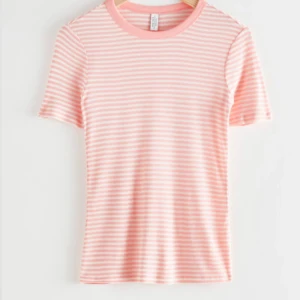 Randig rosa t-shirt - En jättefin t-Shirt från Bikbok! 💖