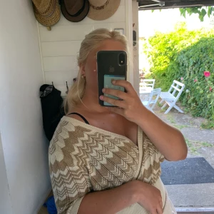 Lindex topp - Säljer denna fina tröja från Lindex som jag tyvärr inte använder💕💕