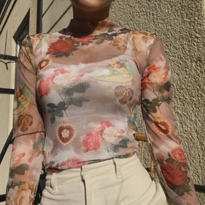 Missguided Mesh Bodysuit - FRAKT INGÅR I PRIS! Supersöt body i Mesh från missguided. Går att ha under en tröja eller bara som den är. 