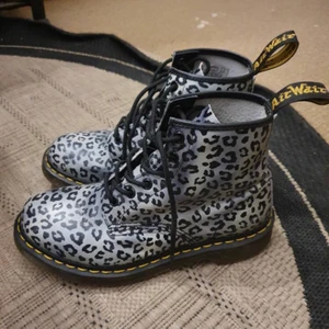  Dr.Martens - Kollar intresse för mina äkta dr.martens. Nästan som nya endast använda fåtals gånger