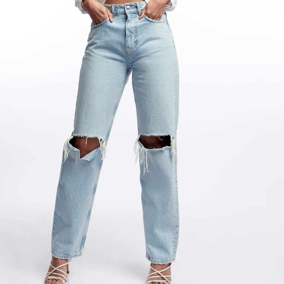Säljer dessa populära jeans från Gina då de tyvärr inte kommer till användning, endast använd en gång. Jeans & Byxor.
