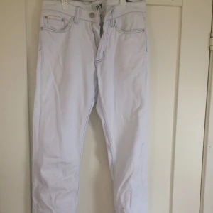 Eytys cypress twill - Har ett litet hål i skrevet och saknar en bakficka, därför lågt pris. Älskar dessa men de är för små för mig. Små i storleken!! Frakt tillkommer. 