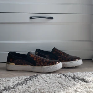 River island  - Säljer mina snygga river island skor för att dom inte kommer så mycket till användning. Dom är i ganska bra skick. Buda gärna ! Frakten ligger på 50-60kr 