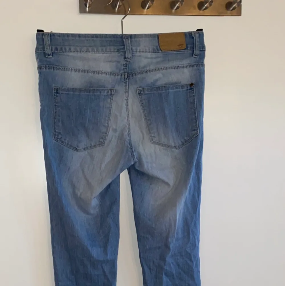 Ett par jeans i storlek S från lager 157.. Jeans & Byxor.