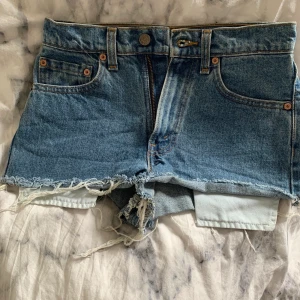 Levis shorts - Använda ett fåtal gånger men säljer för att jag inte använder dem längre, shortsen passar om man är storlek xs-s, köparen står för frakt och swish endast 🎀