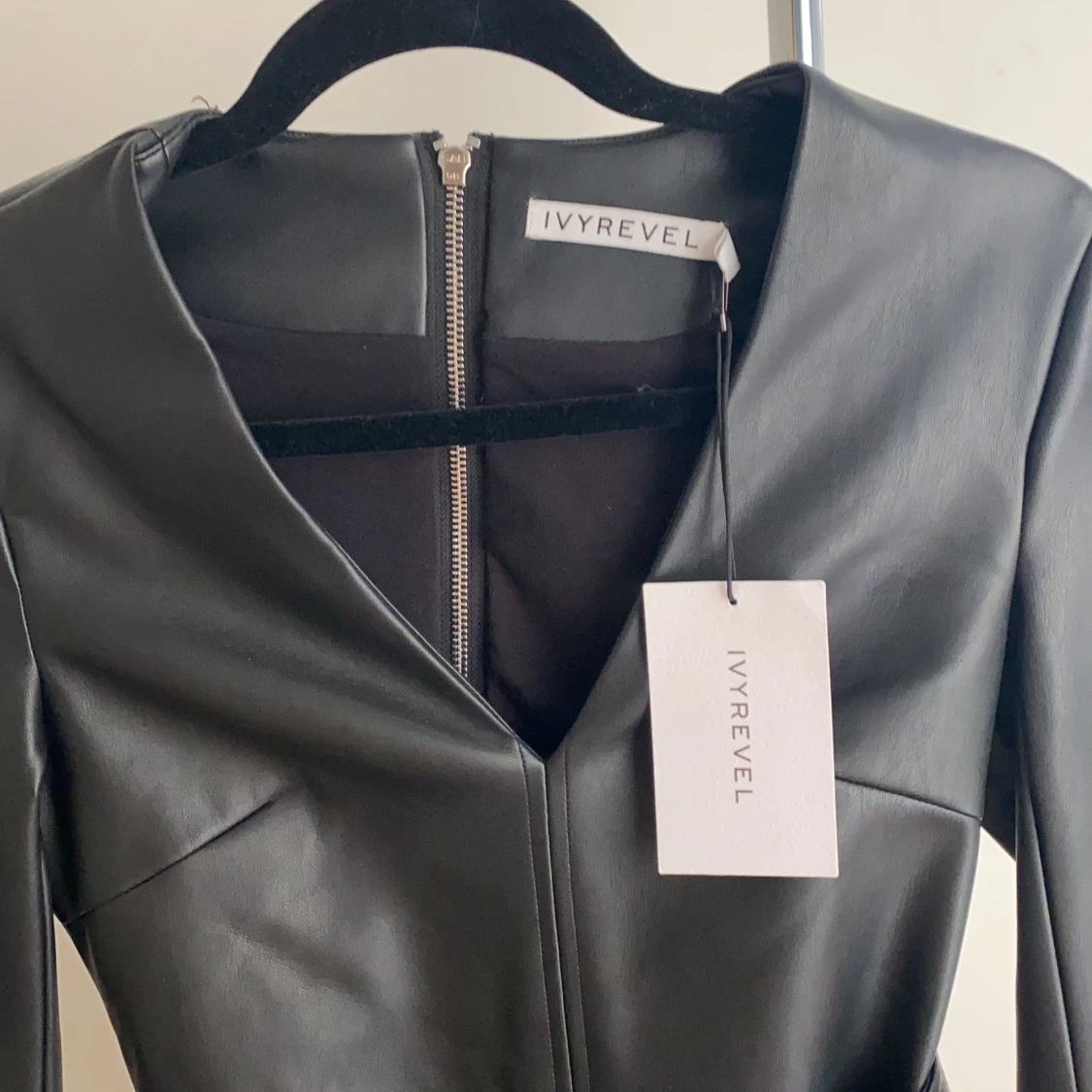 Skinnklänning från IVYREVEL - oanvänd  - 90