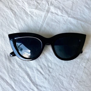 Cat eye solglasögon - Cat eye-solglasögon från Na-kd. Supersnygga! Nypris 299kr