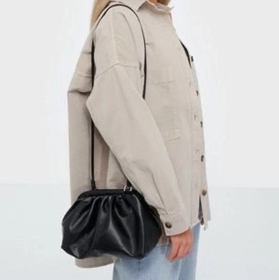 Tredig clutch med axelrem - 91