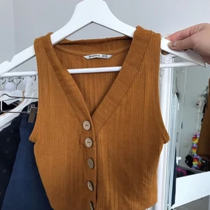 croptop - as gullig croptop i lite brun färg