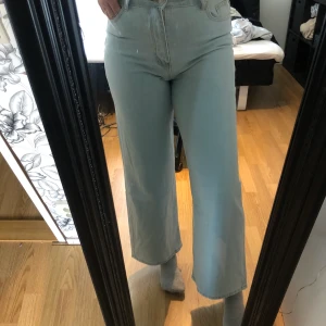 Jeans - Helt oanvända jeans från Shein. Säljer då jag tycker dom e för korta på mig (180cm) (frakt tillkommer) 