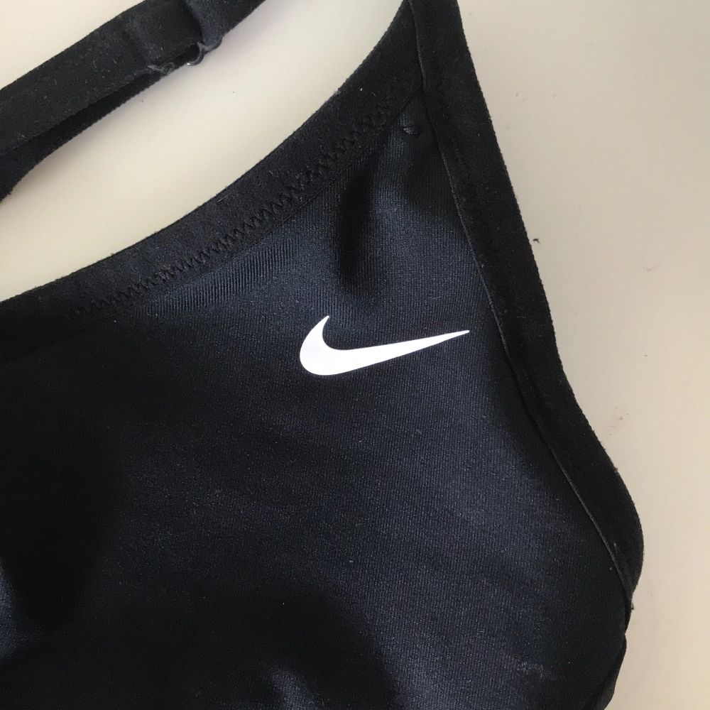 Sport-bh från Nike i storlek L, inlägg finns också!! 😆 Skickas mot frakt (44kr) men står inte för postens slarv😃💓 . Övrigt.
