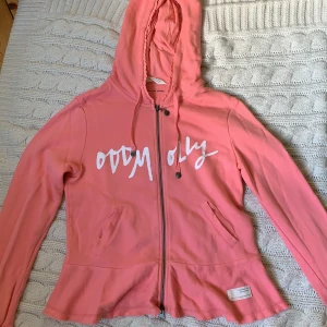 Odd molly kofta - Söt odd molly kofta i superfin rosa färg. Knappt använd. Nypris: 995kr (frakt tillkommer)