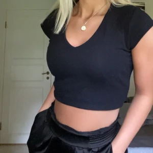 ”Soul brother” T-shirt - Säljer denna svarta ”soul brother” t-shirt med v-ringning . Köpare står för frakt