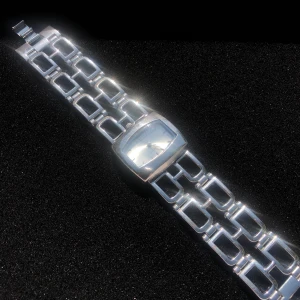 Vintage klocka - Vintage silverklocka från Quartz! Nytt batteri finns i ! Frakt tillkommer eller mötas i stockholm 