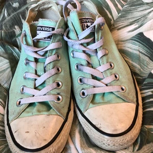 Converse  - Mintgröna låga converse. Fint skick, bara lite smutsiga. Säljs då de inte kommer till användning längre. Köparen står för frakten💕💕