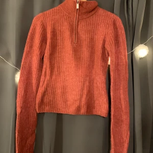 ZIPPER  - Röd stickad tröja med dragkedja❤️