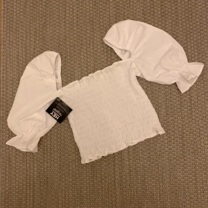 Söt blus - Söt blus från Nelly. Aldrig använd