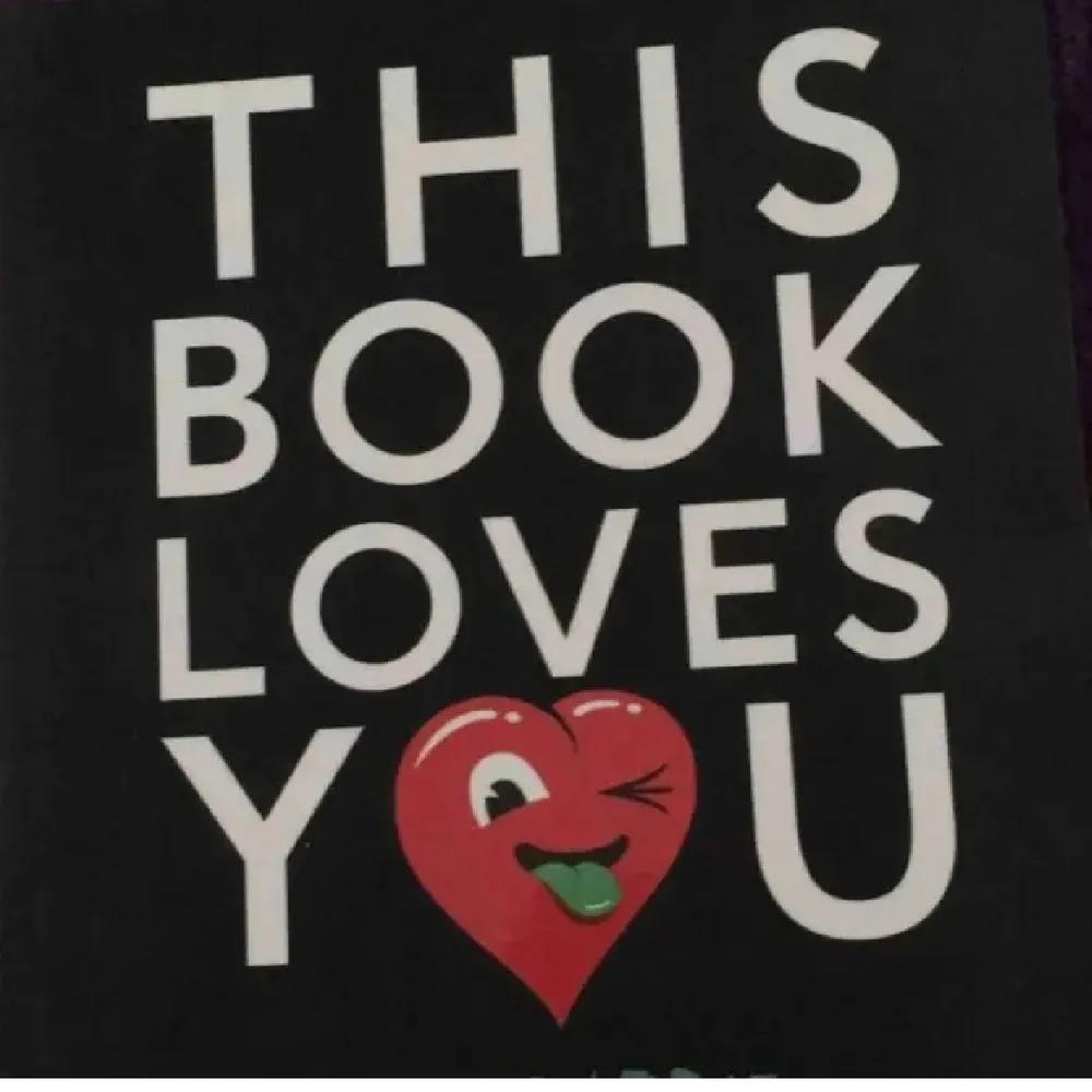 This book loves you samt den här boken älskar dig,  har en på eng och en på sve, 100kr styck inkl frakt. . Övrigt.