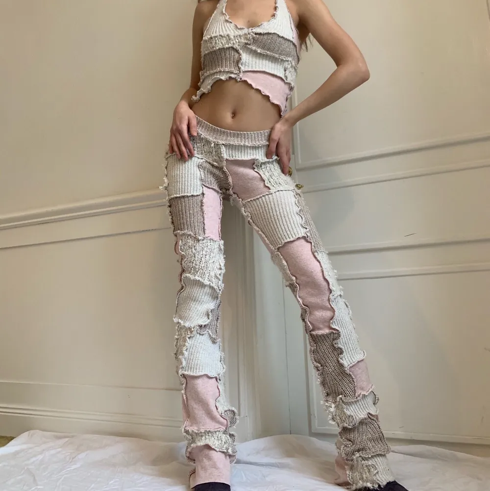 Byxor sydda av 100% secondhand-shoppade material, i samarbete med Emma Fridsell💛. Jeans & Byxor.