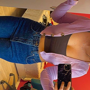 Lilla Cardigan  - I bra stick, har använt 3-4 gånger. Säljer pga av att jag använder inte den längre. Kan mötas i stockholm annars står köparen för frakten:)